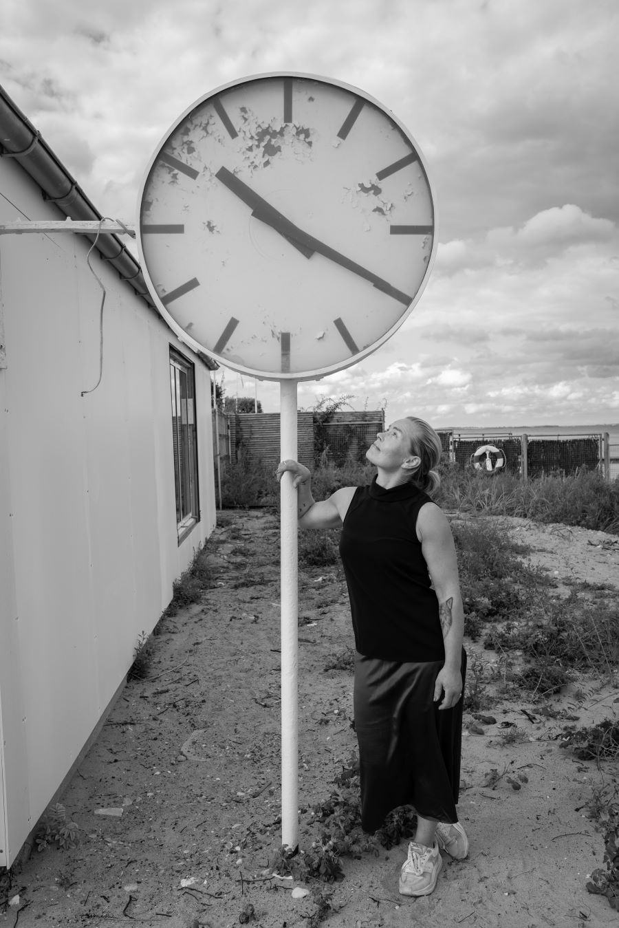 Louisa Thostrup under the clock